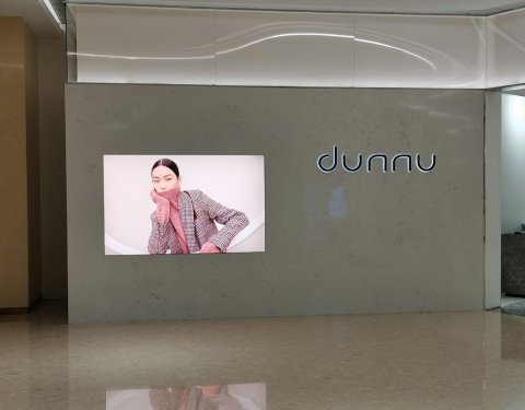 品牌服饰店背发光字招牌